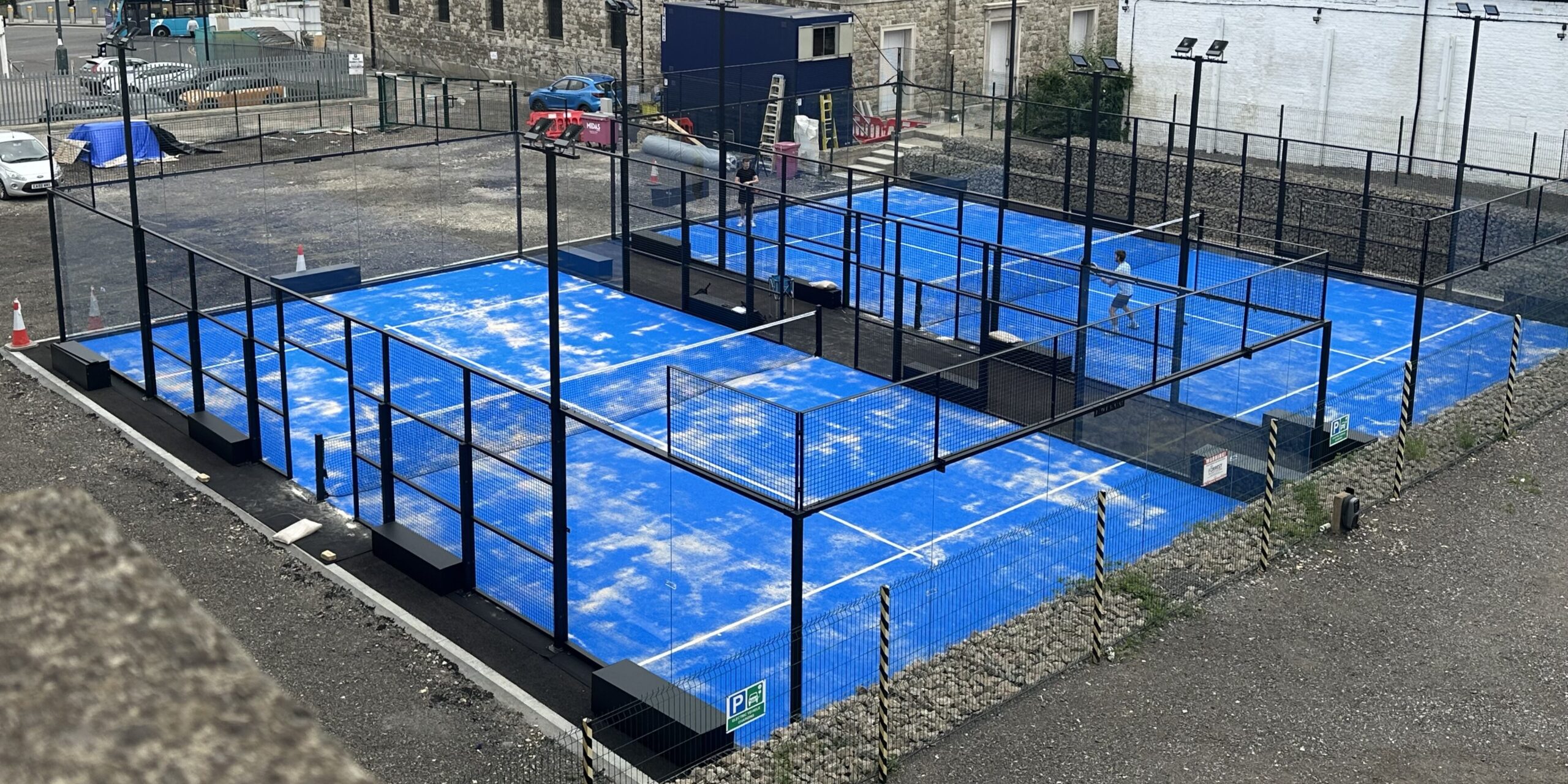 Platform_26_padel_tennis_courts_behind_Railway_Street,_Chatham_lang